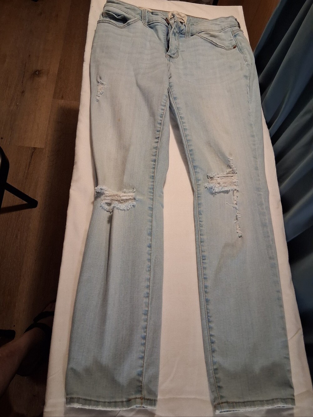 BOGO DENIM-Universal Threads Light Wash Distressed Women’s Jeans